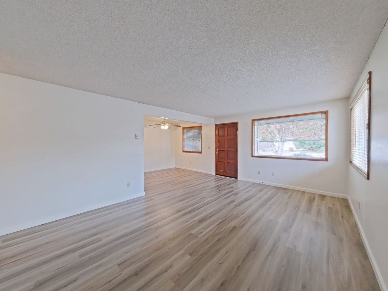 304 Ne Conifer Blvd - Photo 2 of 12