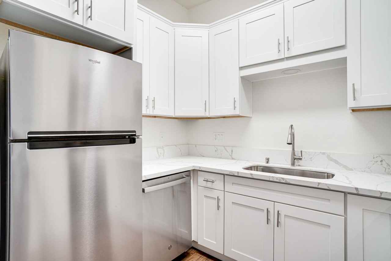 Talmadge at 47th Street – Stylish Remodeled Apartments with Patios & In - Photo 5 of 12