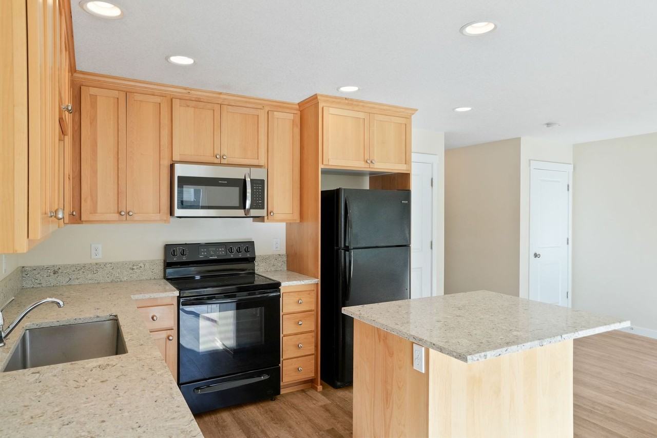 131 Ackerman St W - Photo 4 of 21