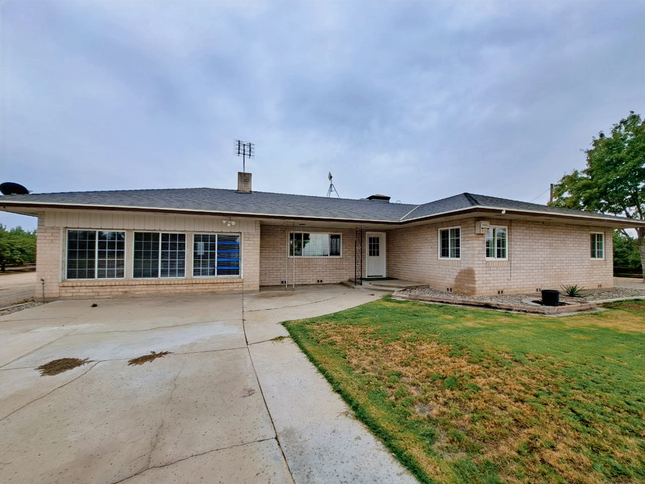 7757 E Olive Ave - Photo 2 of 27