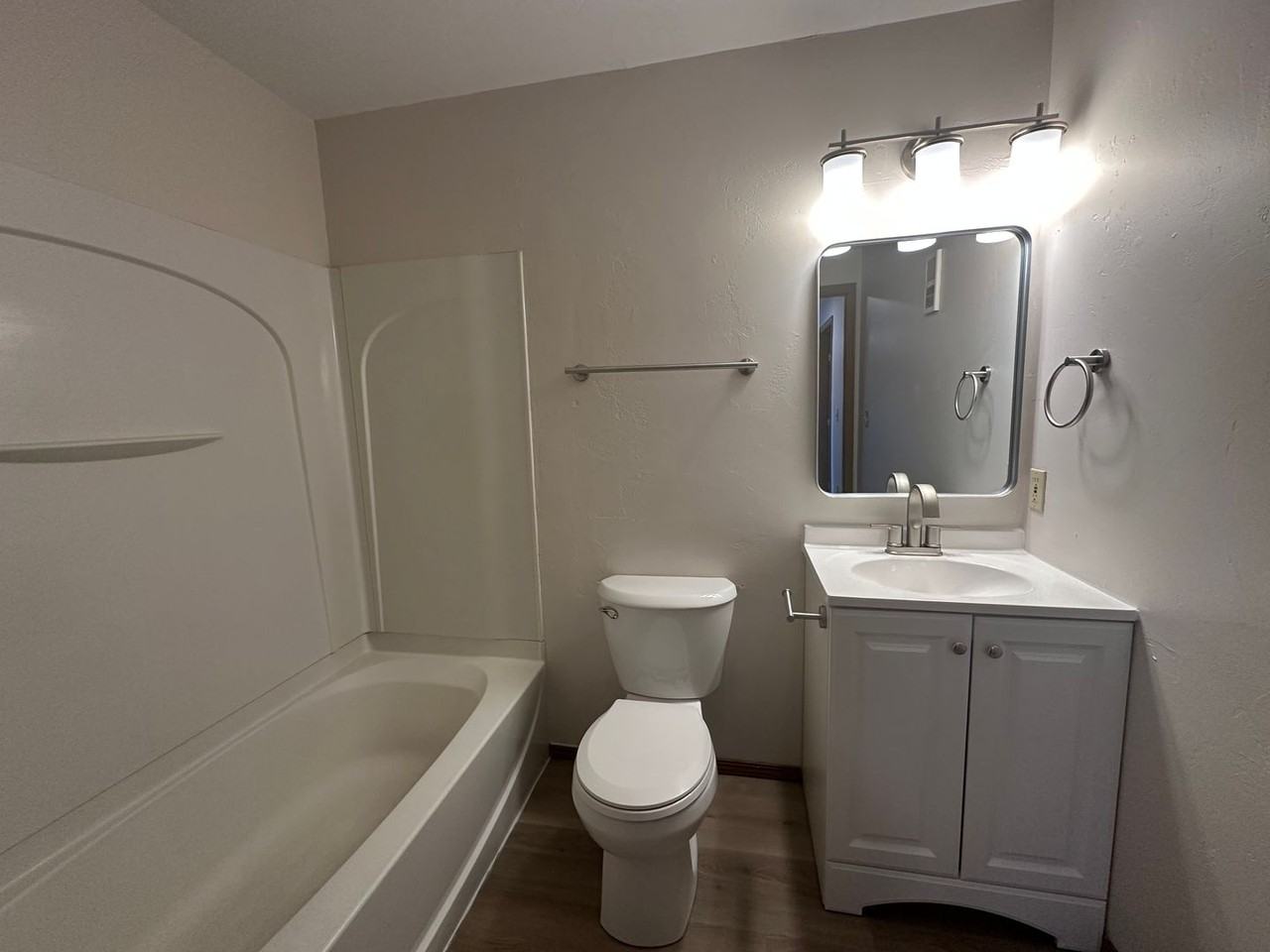 2705 Humboldt Rd - Photo 2 of 20