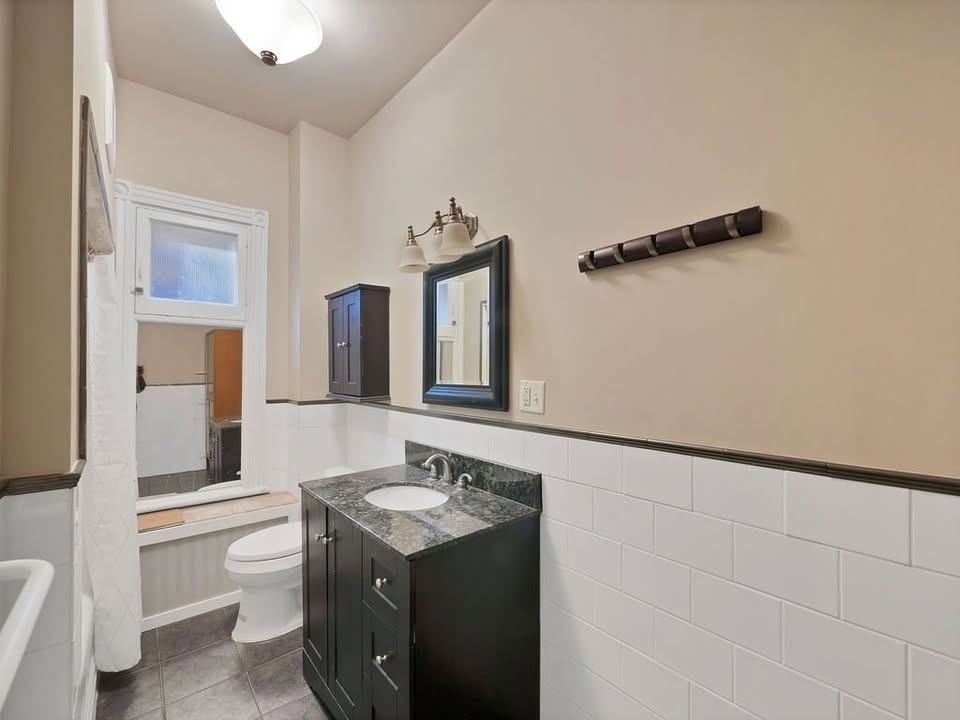 191 James Street South #1 - Photo 3 of 11