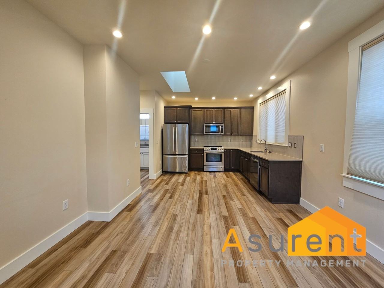 241 7th St - Photo 4 of 18