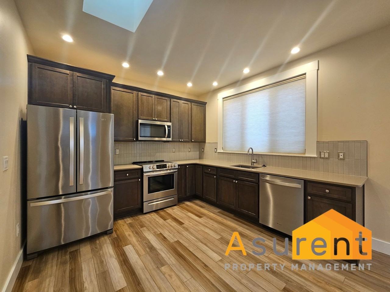 241 7th St - Photo 5 of 18