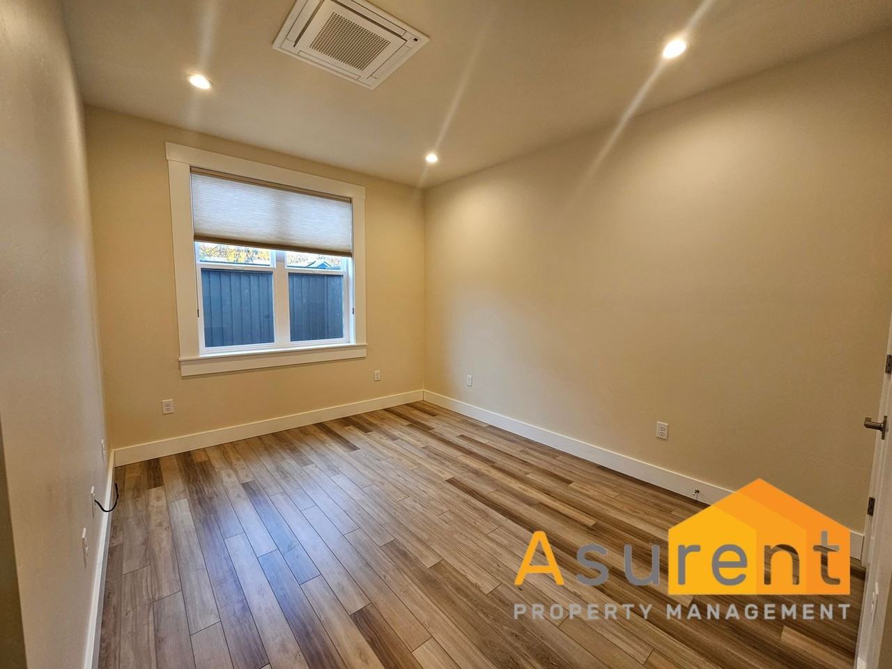 241 7th St - Photo 6 of 18