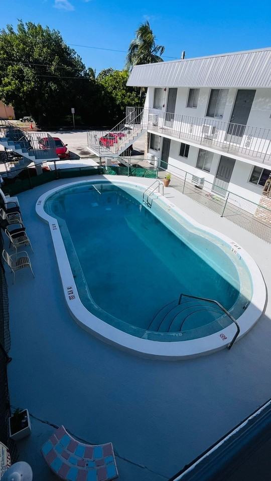 1958 McKinley St Hollywood, FL 33020 - Photo 4 of 9