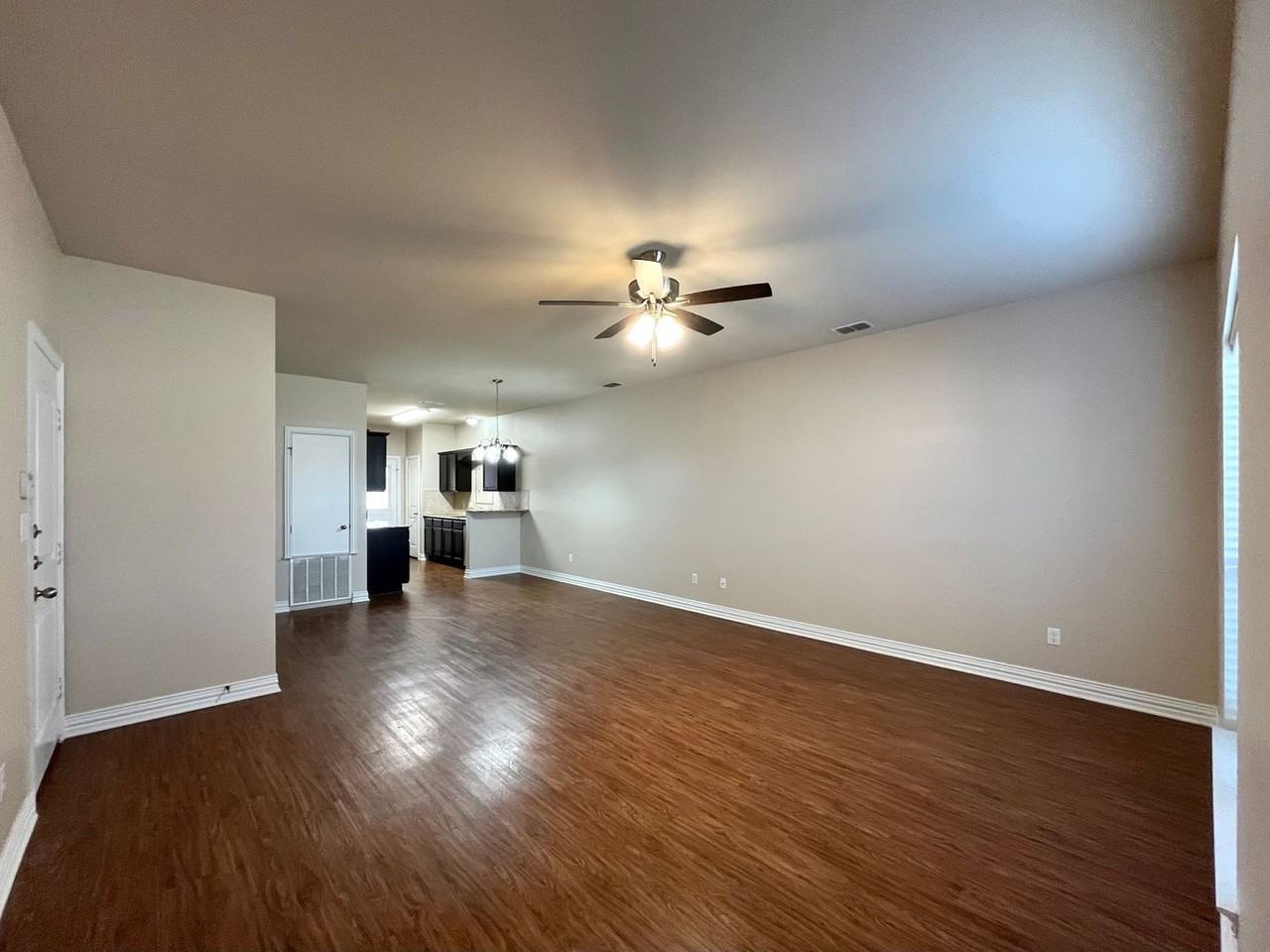 319 Price St - Photo 3 of 24