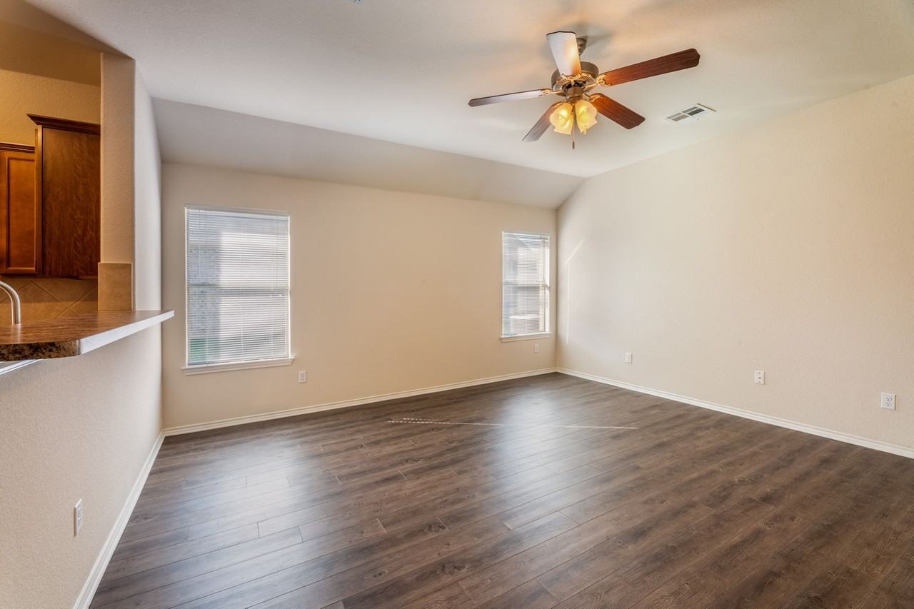 200 Falcon Ln - Photo 5 of 20