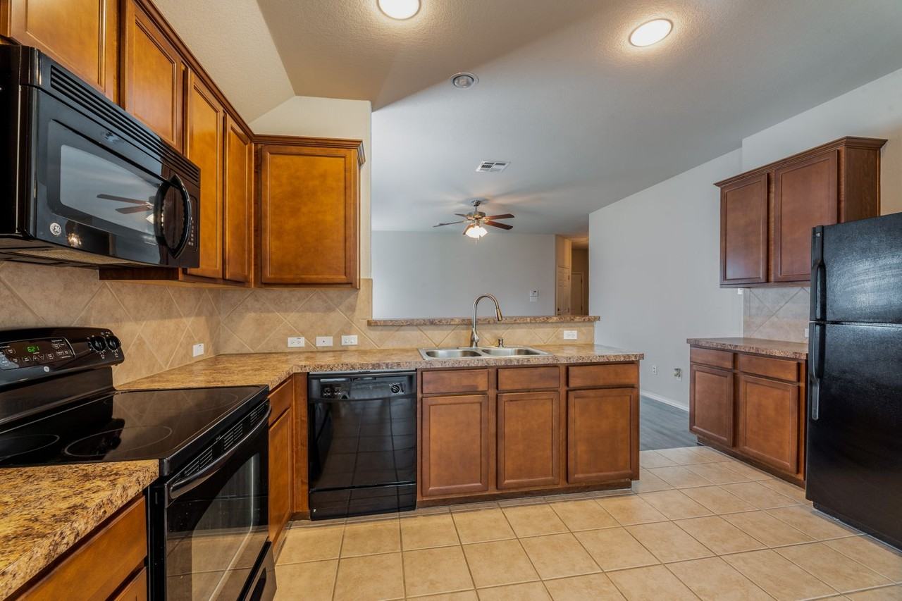 200 Falcon Ln - Photo 7 of 20