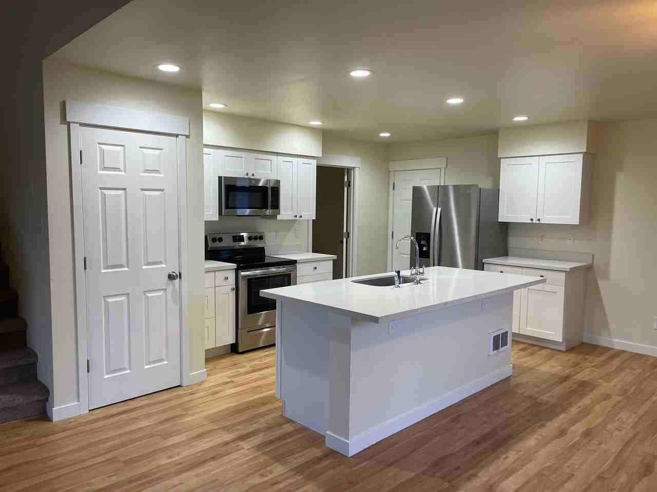 8730 8th Pl Ne - Photo 3 of 15