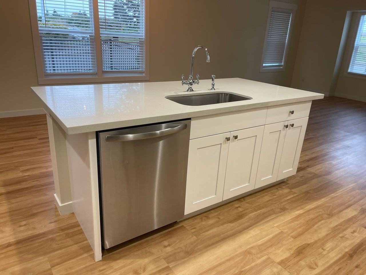 8730 8th Pl Ne - Photo 4 of 15