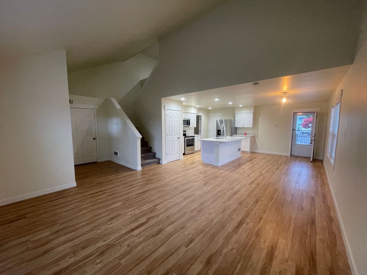 8730 8th Pl Ne - Photo 5 of 15