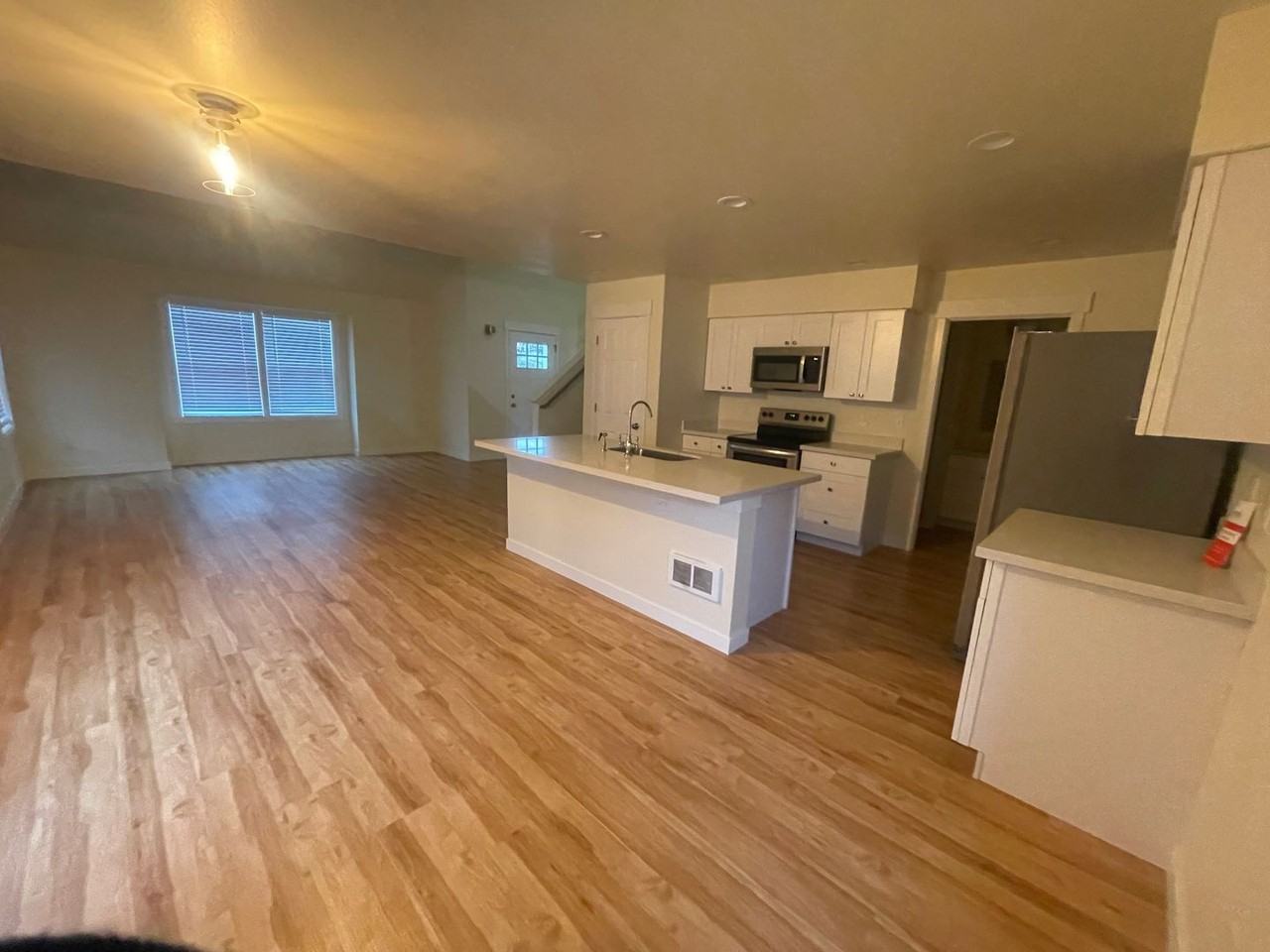 8730 8th Pl Ne - Photo 6 of 15