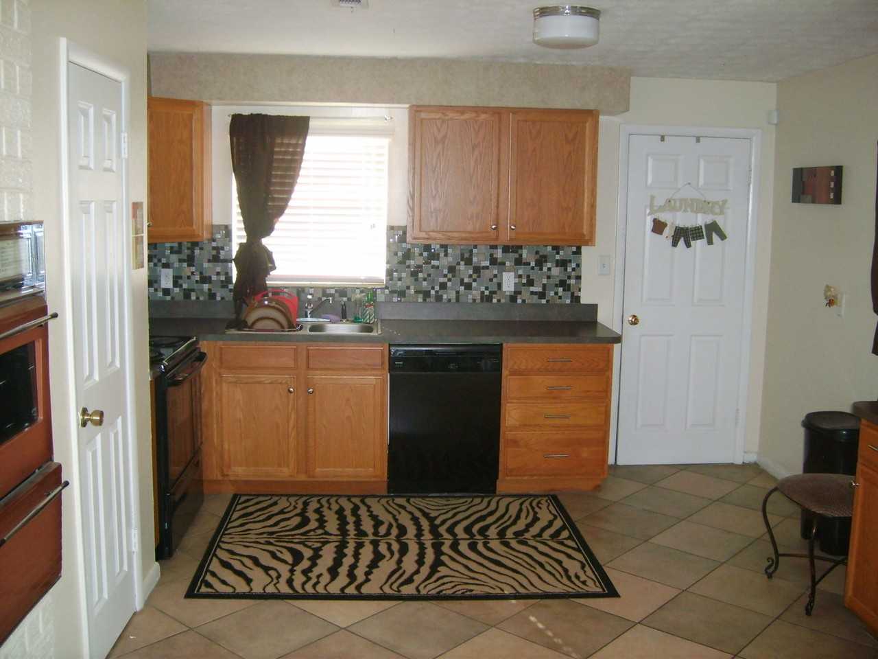 506 Nw 34th St - Photo 3 of 14