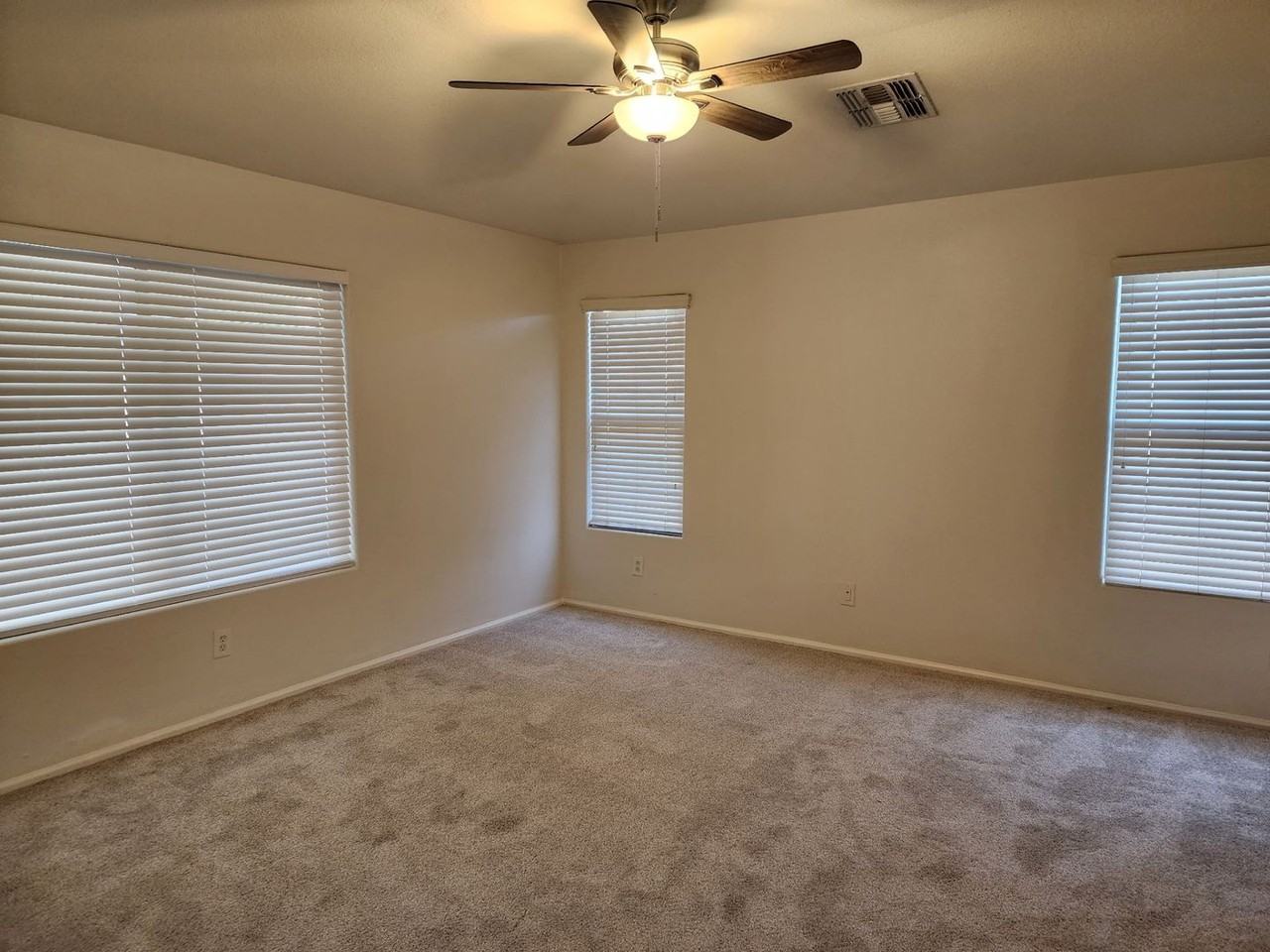 42526 W Chambers Dr - Photo 4 of 12