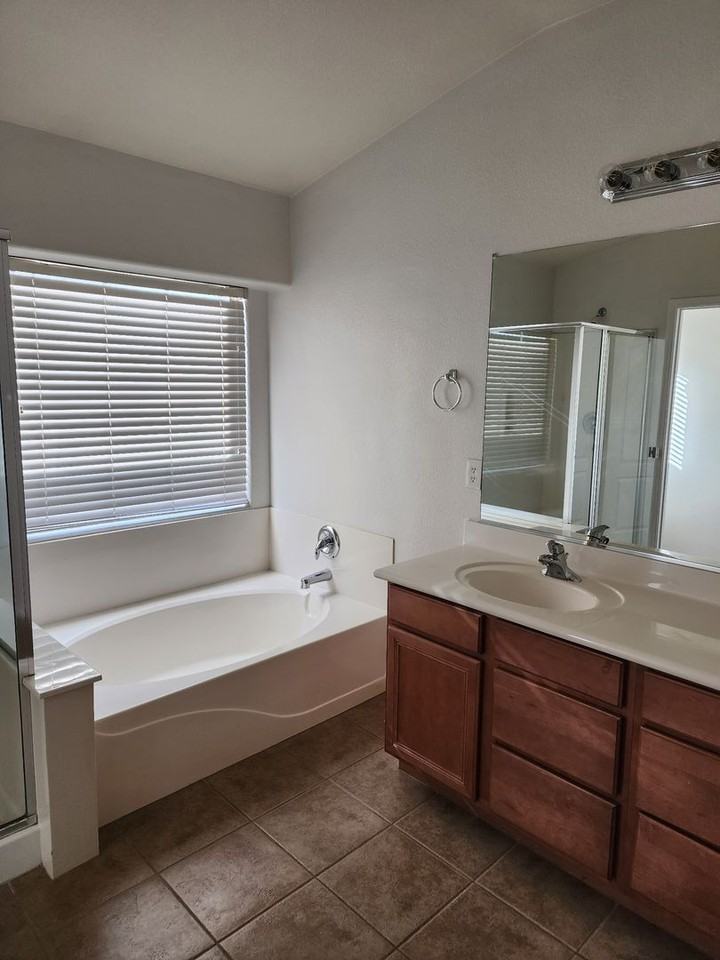 42526 W Chambers Dr - Photo 6 of 12