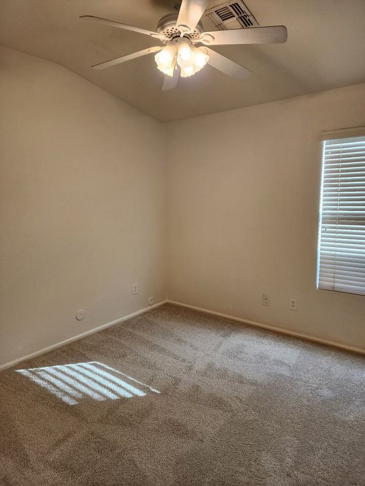 42526 W Chambers Dr - Photo 7 of 12