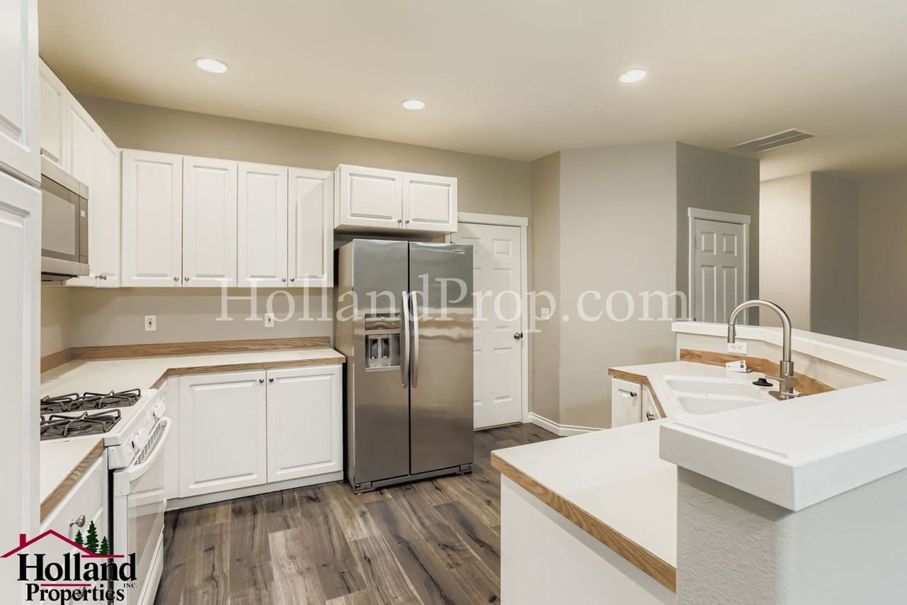 5619 Ne Canard Dr - Photo 6 of 17