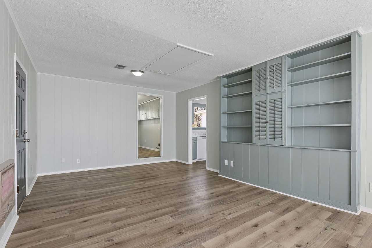 4113 Eastway Terrace - Photo 2 of 24