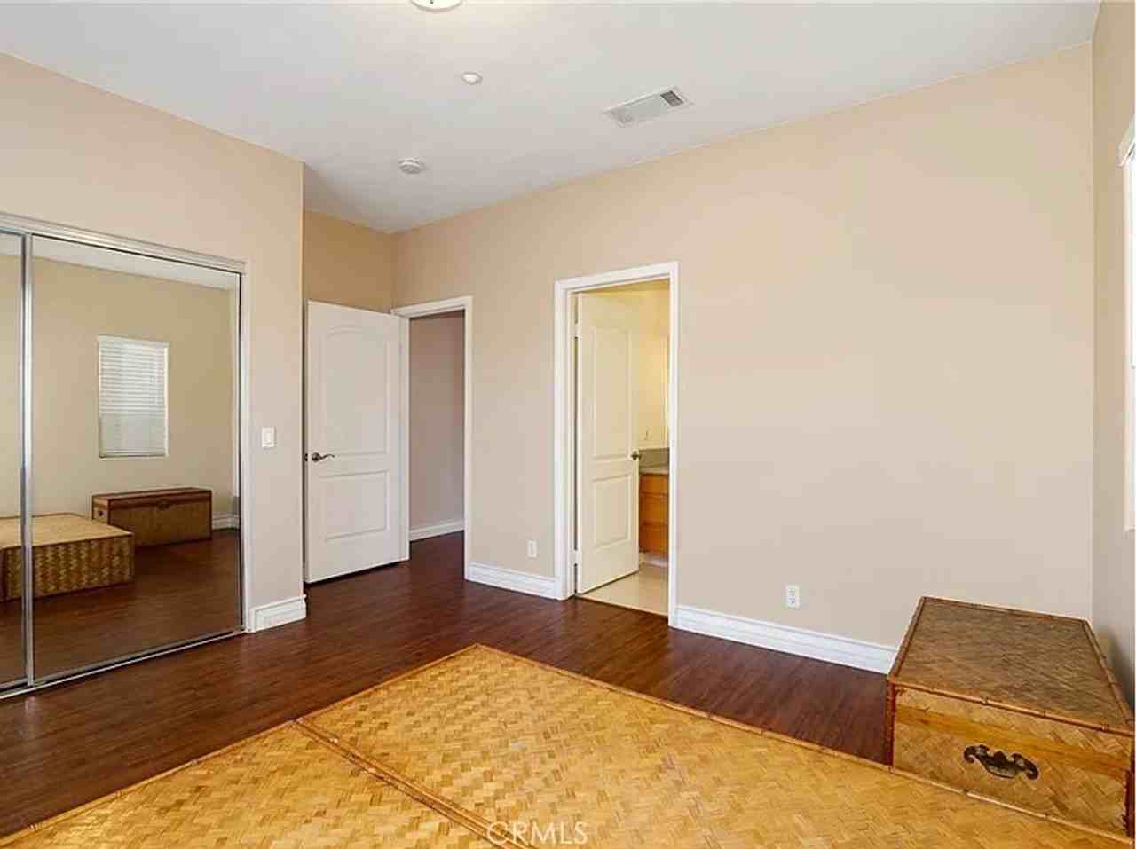 227 Florence Ave - Photo 4 of 18
