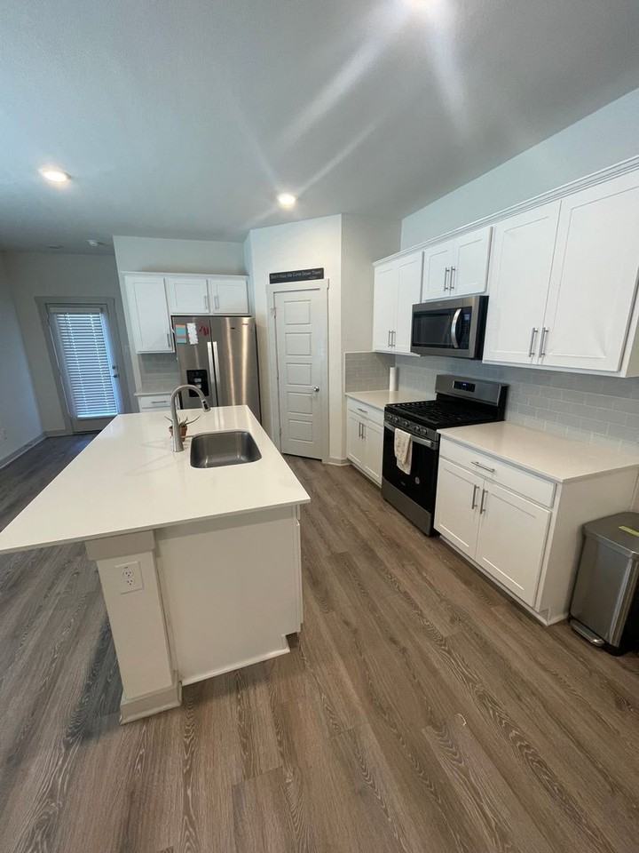 540 Wilshire Road - Photo 2 of 9