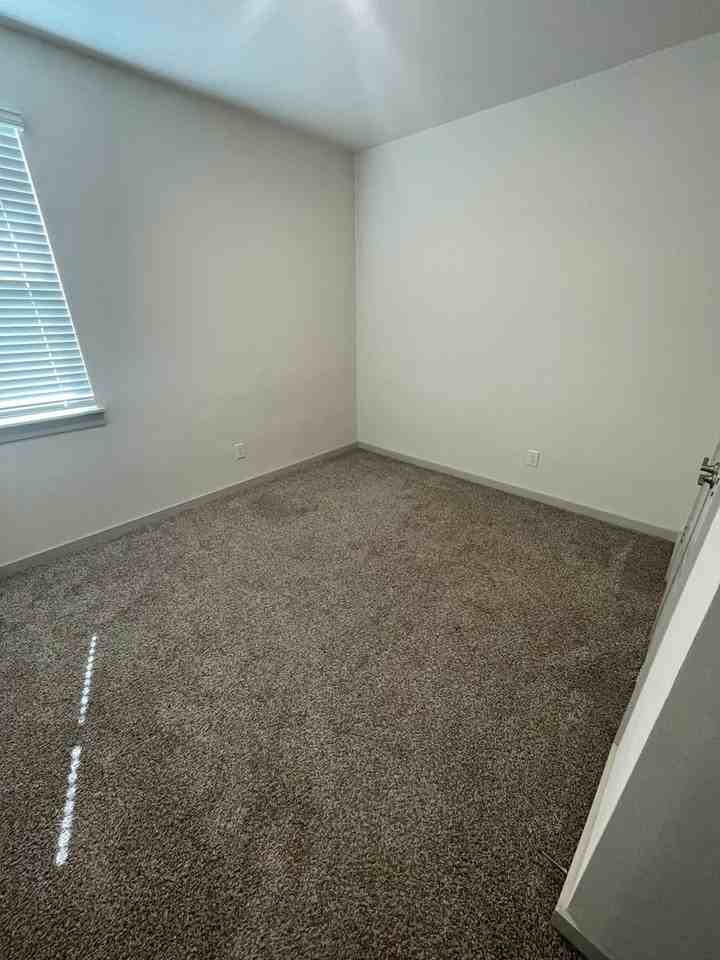 540 Wilshire Road - Photo 5 of 9