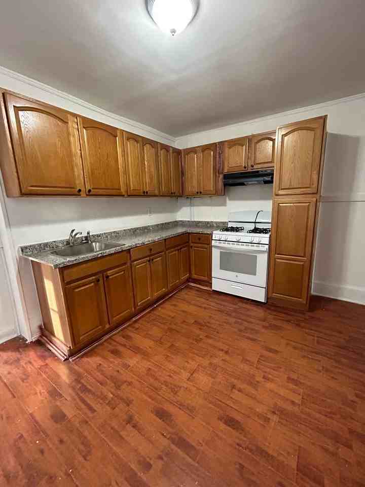 35 Dexter St - Photo 2 of 19