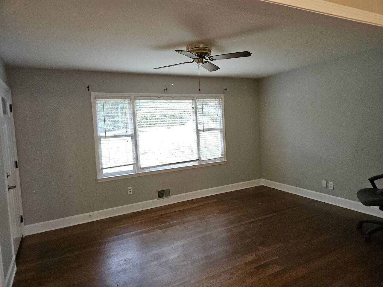 2695 Sandtown Rd Sw - Photo 2 of 13