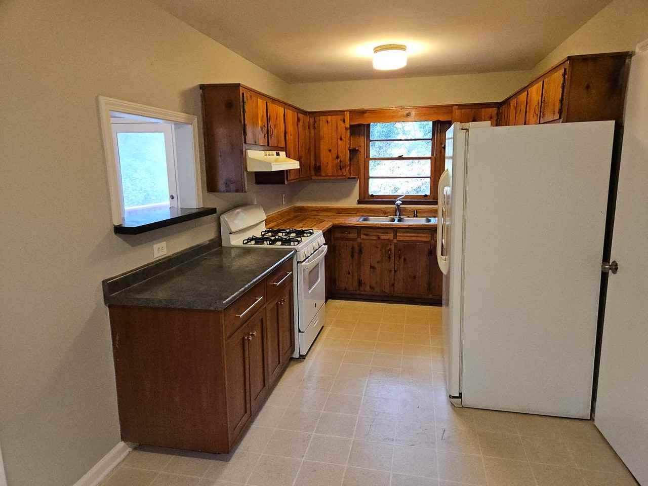 2695 Sandtown Rd Sw - Photo 6 of 13