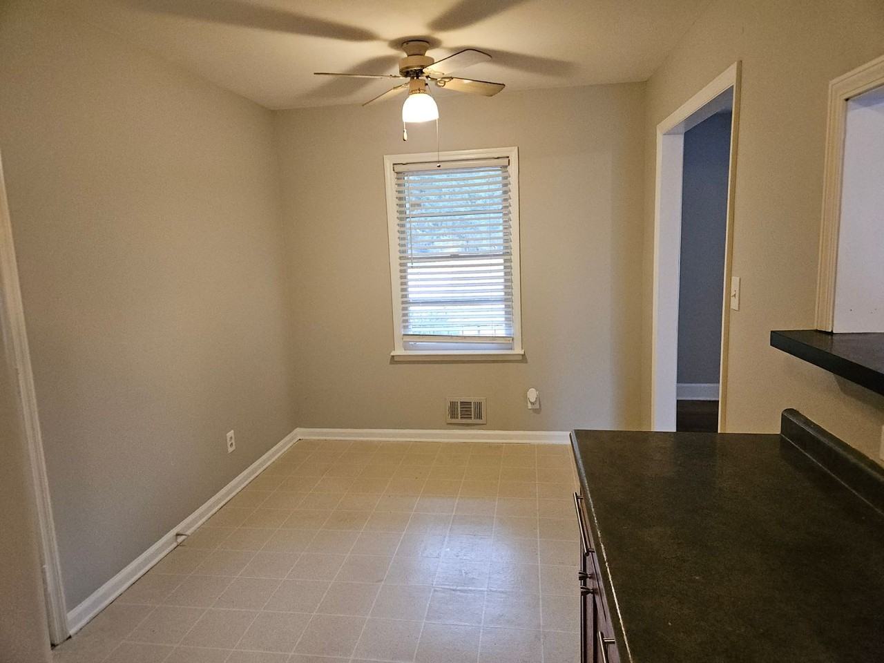 2695 Sandtown Rd Sw - Photo 7 of 13