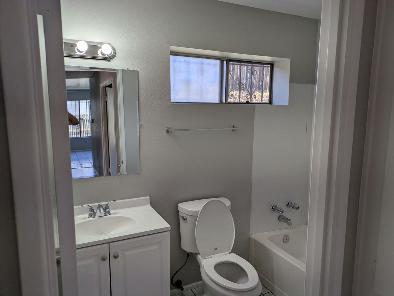 8430 Noeline Ave - Photo 5 of 8
