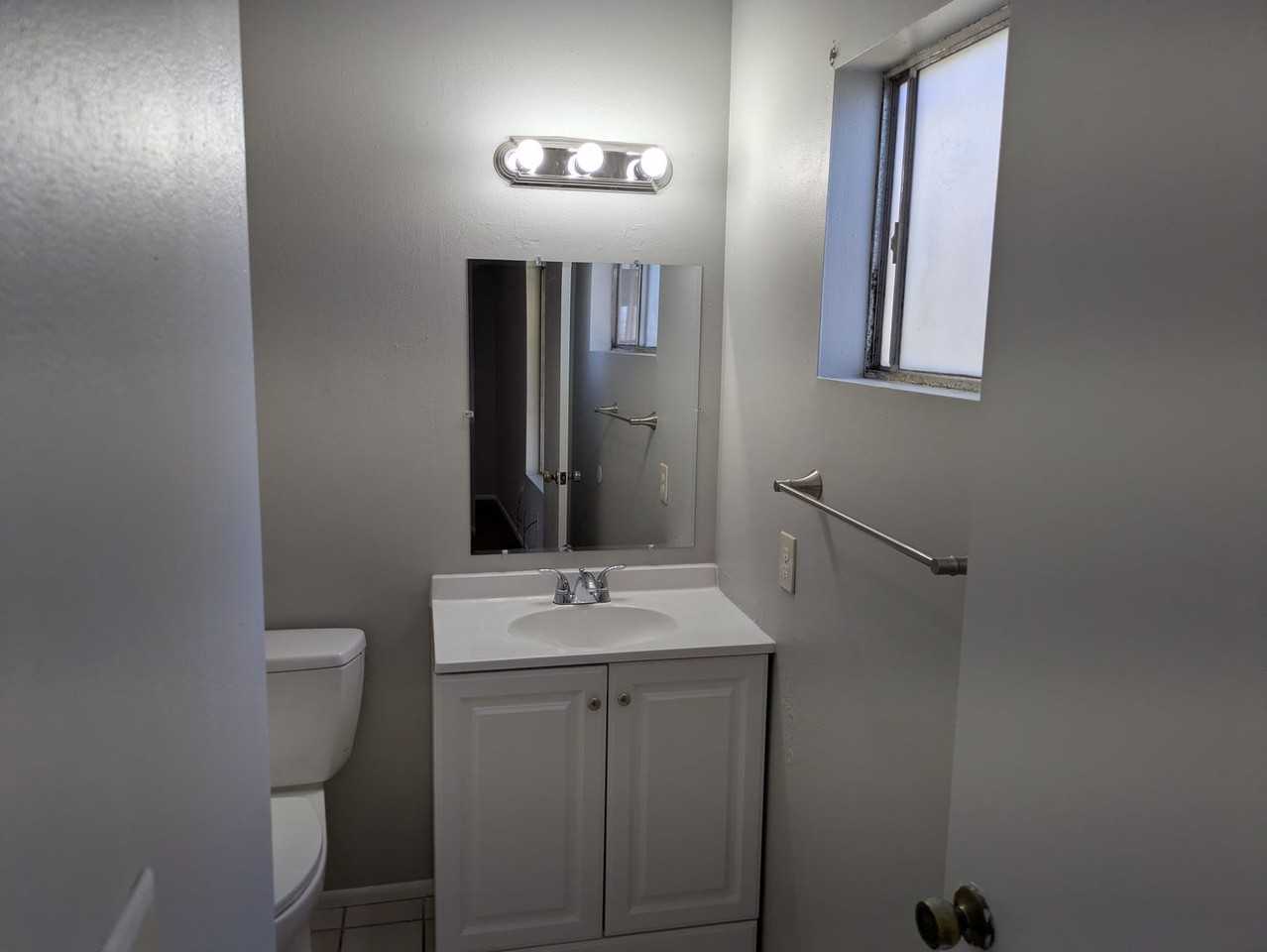 8430 Noeline Ave - Photo 7 of 8