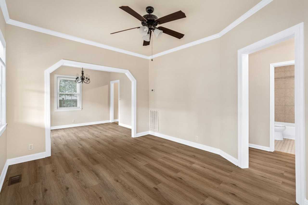 1013 Elliston Street - Photo 4 of 18