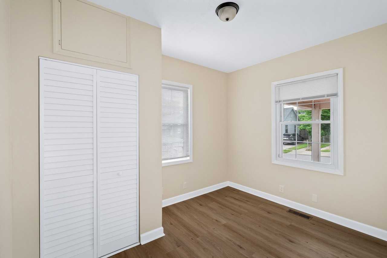 1013 Elliston Street - Photo 6 of 18