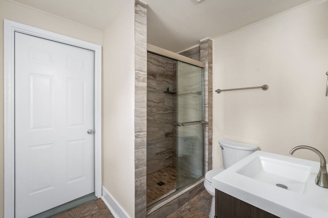 1013 Elliston Street - Photo 7 of 18