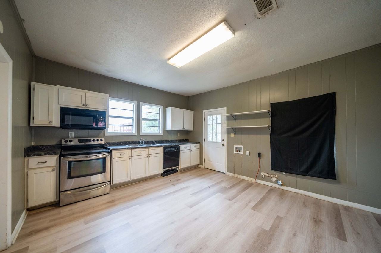 807 Walnut Street - Photo 4 of 16