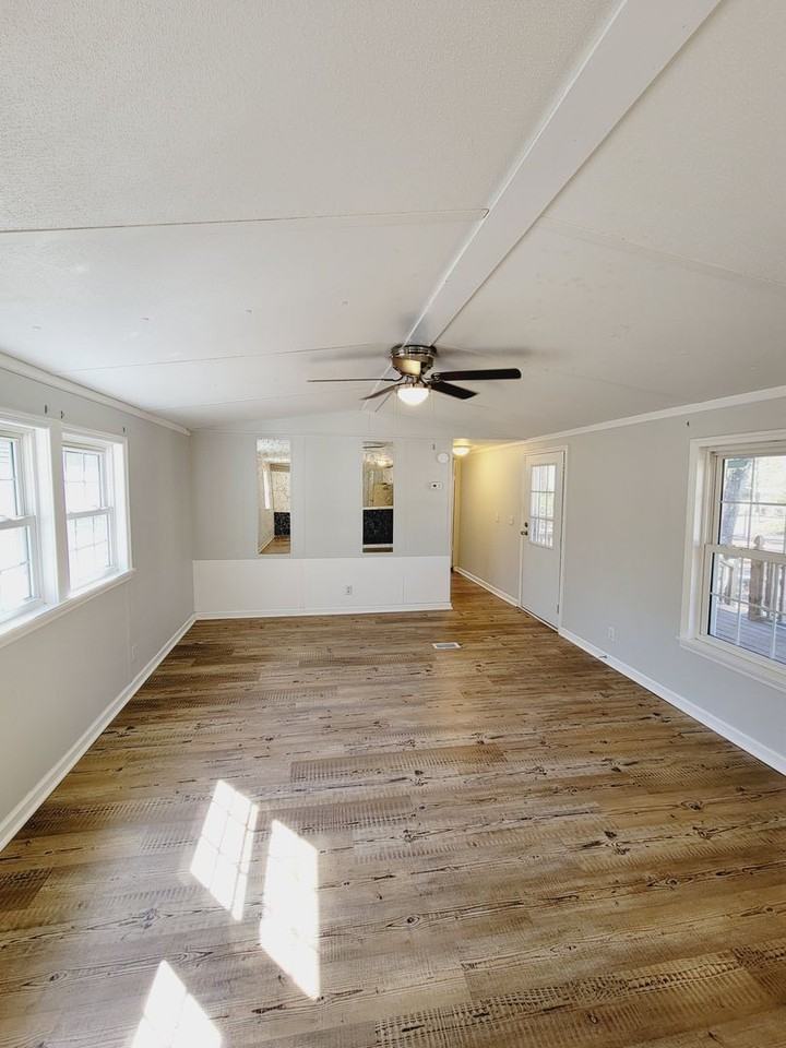 1040 Bear Trap Dr Ne - Photo 3 of 23