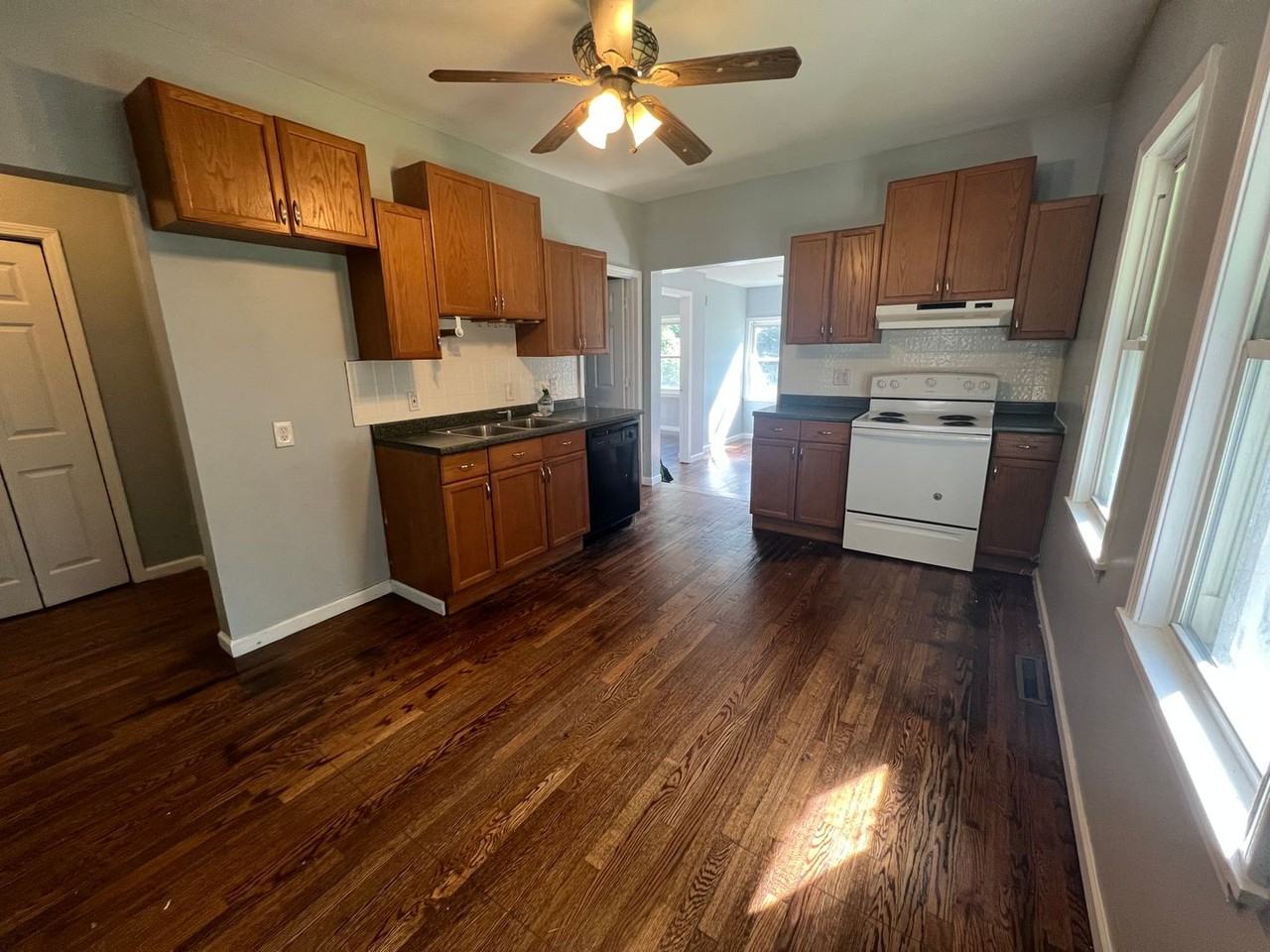 25800 Gatz St - Photo 5 of 26