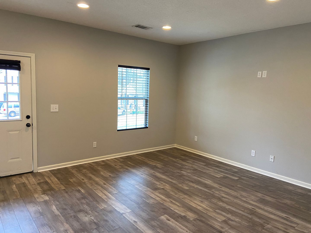 407 Shady Park Cv - Photo 2 of 8