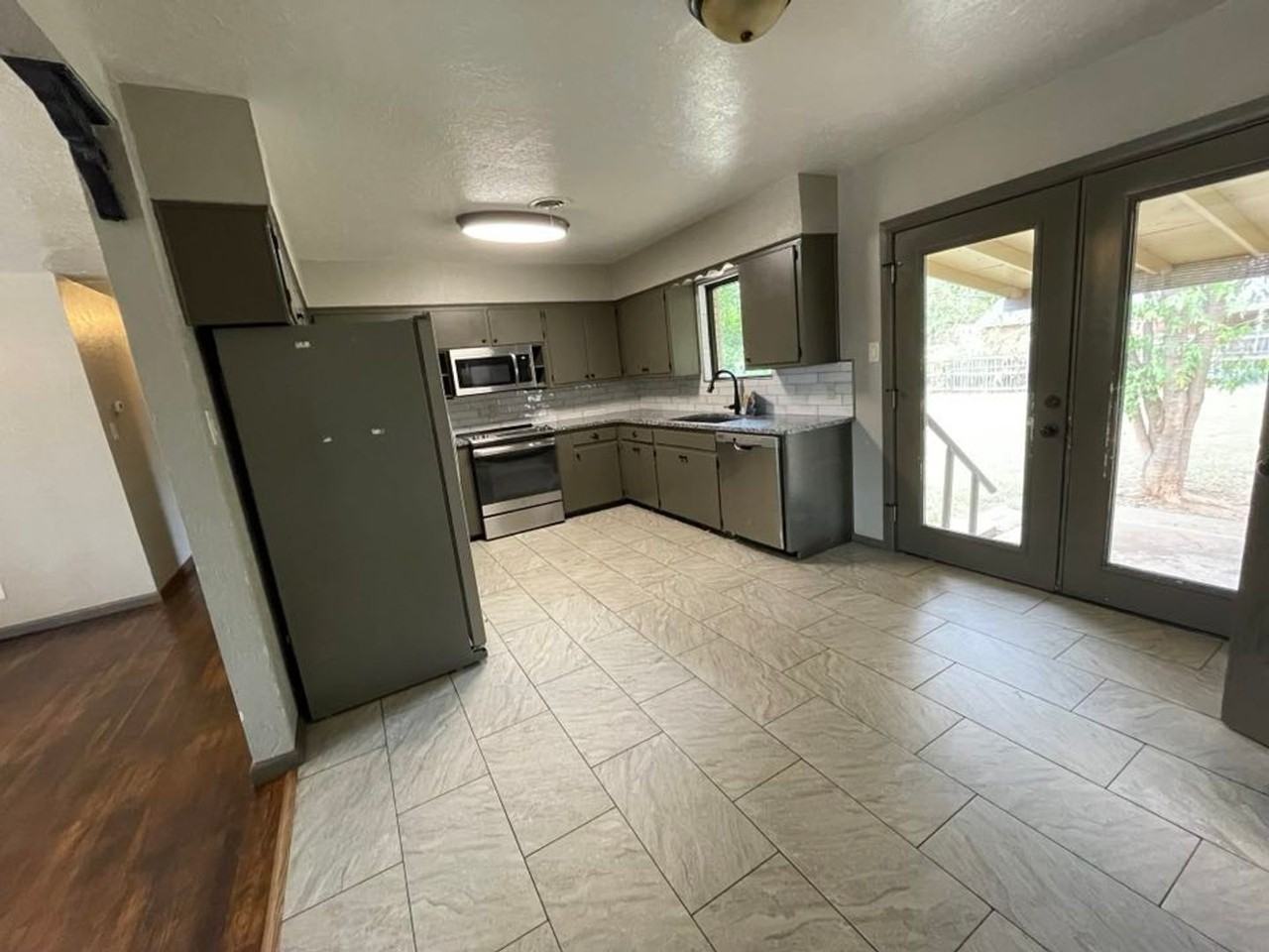 3829 Northwest Ferris Avenue - Photo 4 of 13