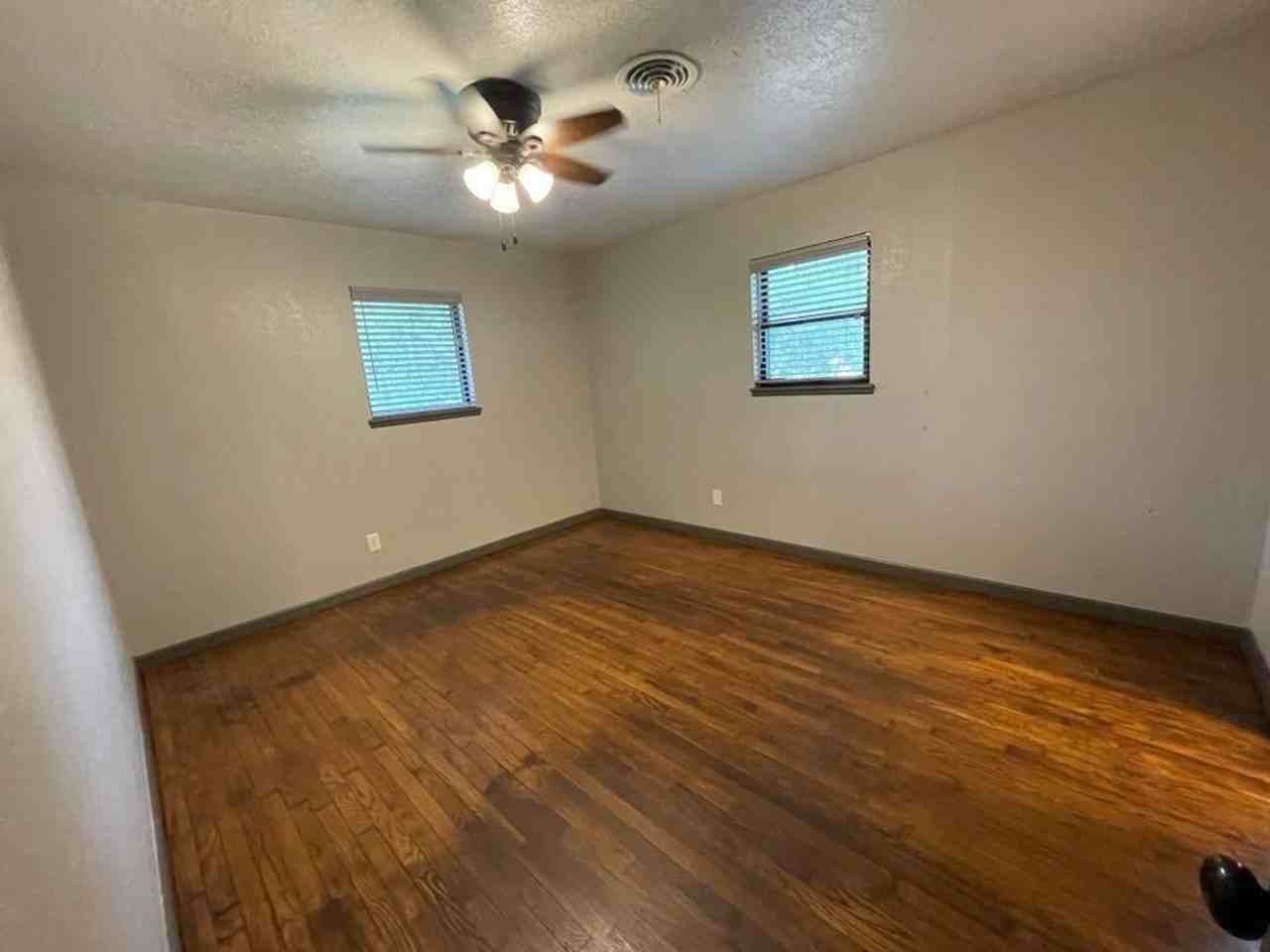 3829 Northwest Ferris Avenue - Photo 5 of 13