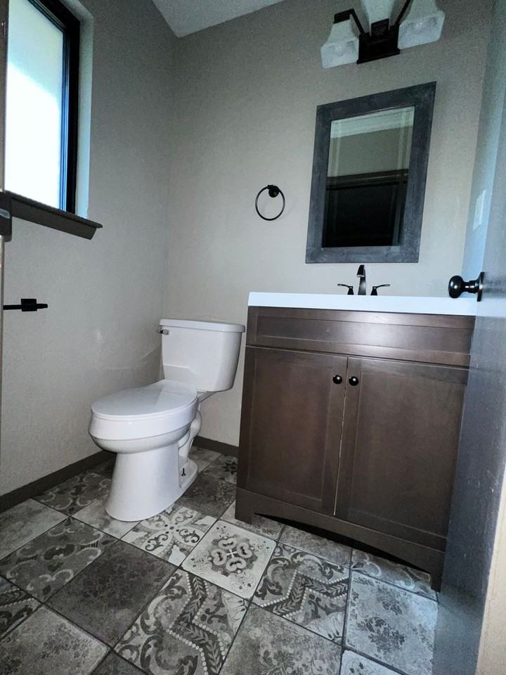 3829 Northwest Ferris Avenue - Photo 6 of 13