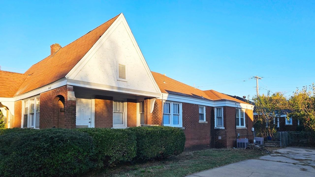 2427 W Park Pl - Photo 2 of 21