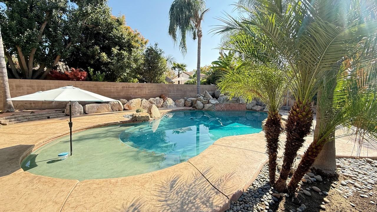 2324 N Peppertree St - Photo 6 of 32