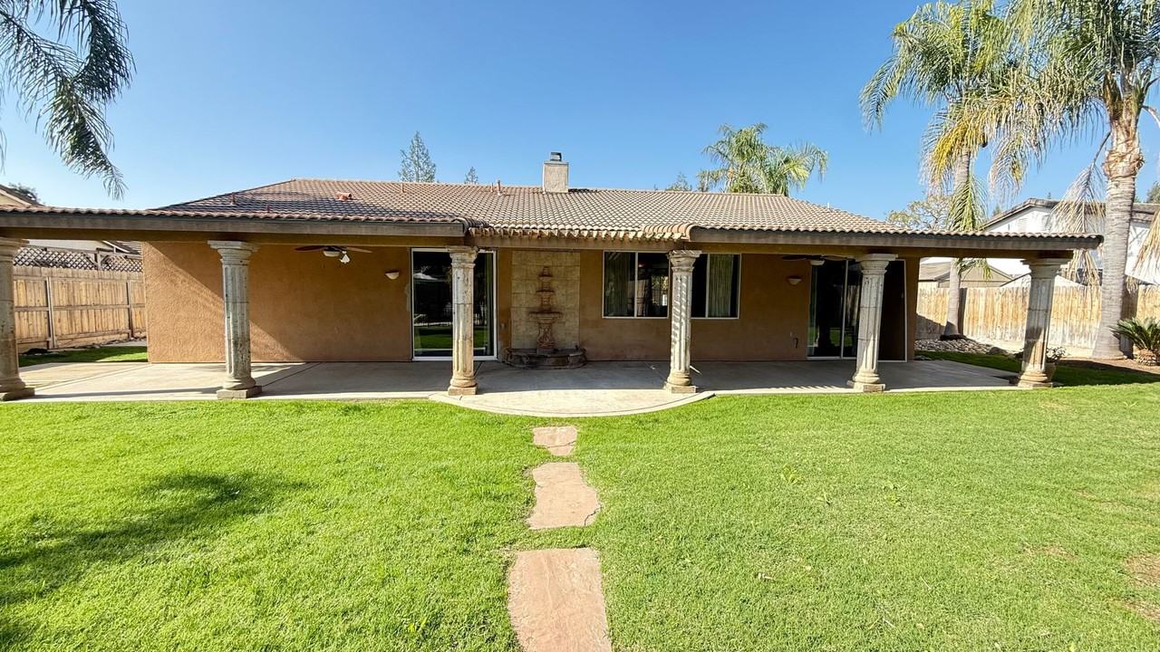 2324 N Peppertree St - Photo 5 of 32