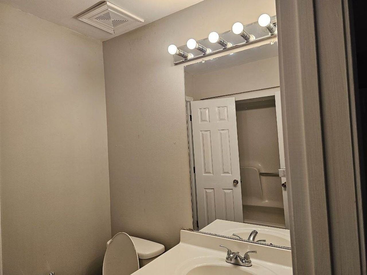 114 College Heights Blvd - Photo 6 of 11