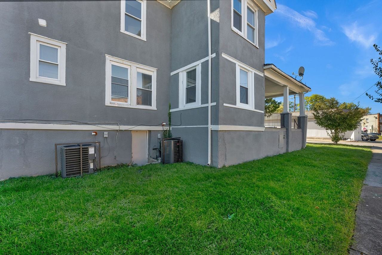 3501 Oakmont Avenue - Photo 4 of 45