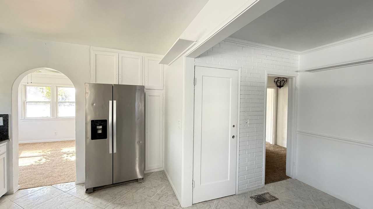 4745 E Illinois Ave - Photo 4 of 8