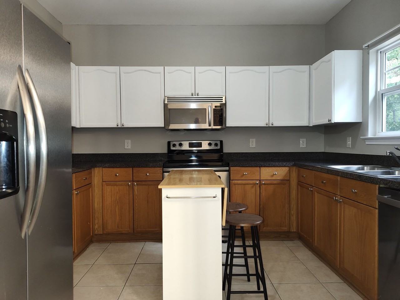 467 Doughton Ln - Photo 2 of 21