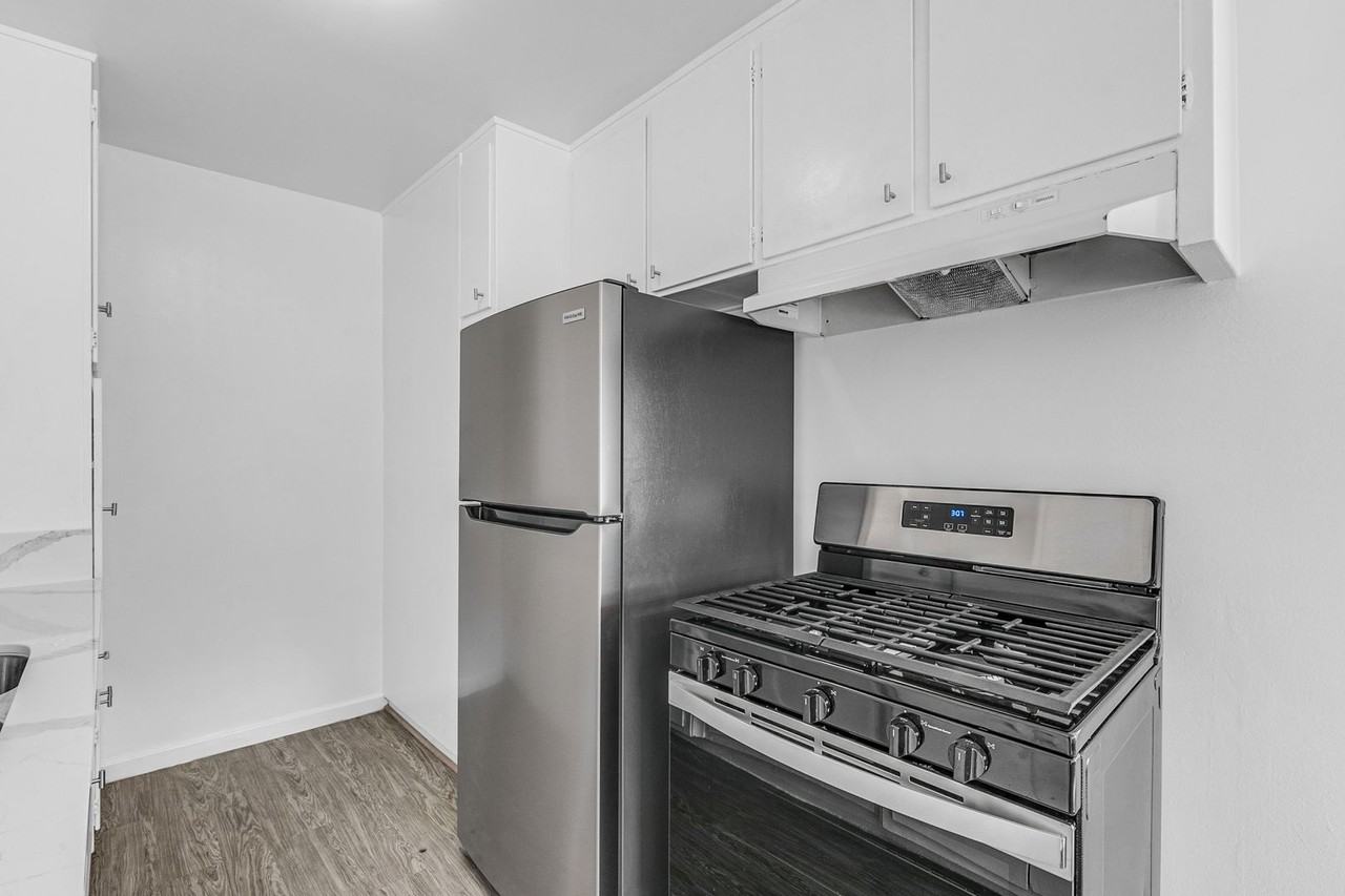 7100 Fulton Ave - Photo 7 of 33